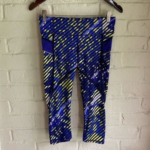 Athleta size XS Petite indigo blur & yellow design capri stretch running